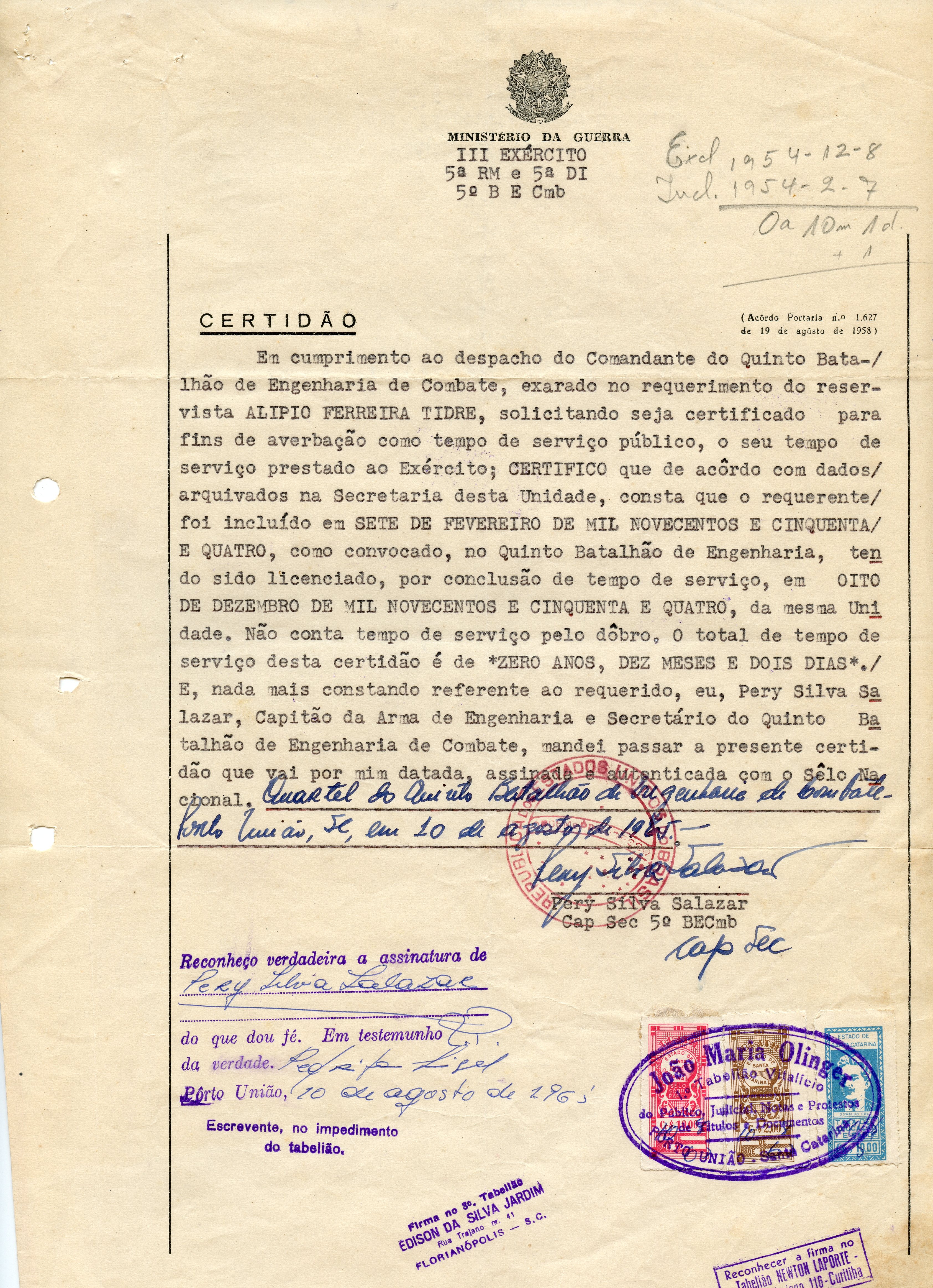 Documento oficial do Ministério da Guerra, especificamente uma certidão de tempo de serviço militar emitida em Porto União, Santa Catarina. O documento é datado de 1965 e detalha o período de serviço de um reservista no Quinto Batalhão de Engenharia de Combate, contendo assinaturas, carimbos de cartório e selos fiscais.
