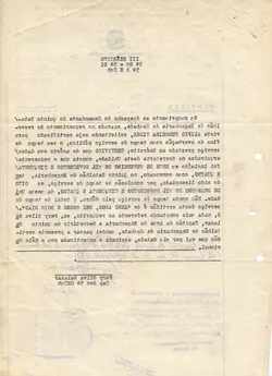 Documento oficial, provavelmente uma certidão militar emitida pelo Exército Brasileiro, apresentando texto datilografado e carimbos. O papel apresenta sinais de envelhecimento e desgaste, com o texto impresso de forma espelhada ou invertida, sugerindo uma cópia ou impressão de matriz.