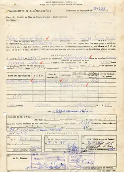 Este documento é um requerimento de salário-família da Rede Ferroviária Federal S.A., datado de março de 1965. O formulário preenchido à mão detalha informações de um funcionário ferroviário, incluindo dados sobre sua família e dependentes, refletindo a burocracia administrativa da época no Brasil.