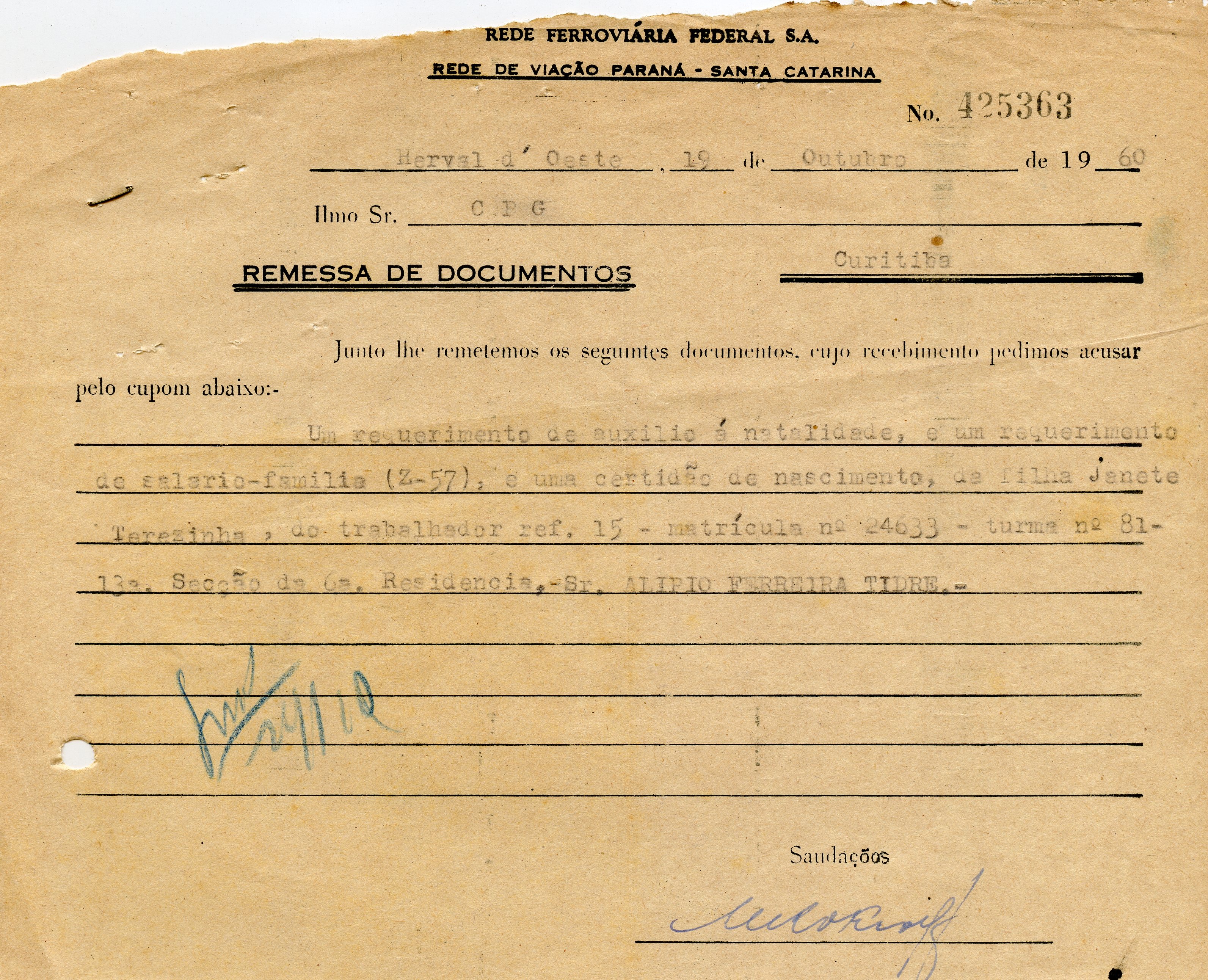 Documento oficial de remessa da Rede Ferroviária Federal S.A., datado de 1960 em Herval d'Oeste. O papel apresenta informações administrativas sobre auxílio-natalidade e salário-família de um funcionário ferroviário, refletindo a burocracia estatal da época.
