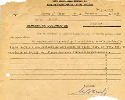 Documento oficial da Rede Ferroviária Federal S.A. datado de 1959, referente a uma remessa de documentos administrativos em Herval d'Oeste. O papel apresenta sinais de envelhecimento e desgaste, contendo informações sobre auxílio-natalidade e salário-família de um funcionário ferroviário.