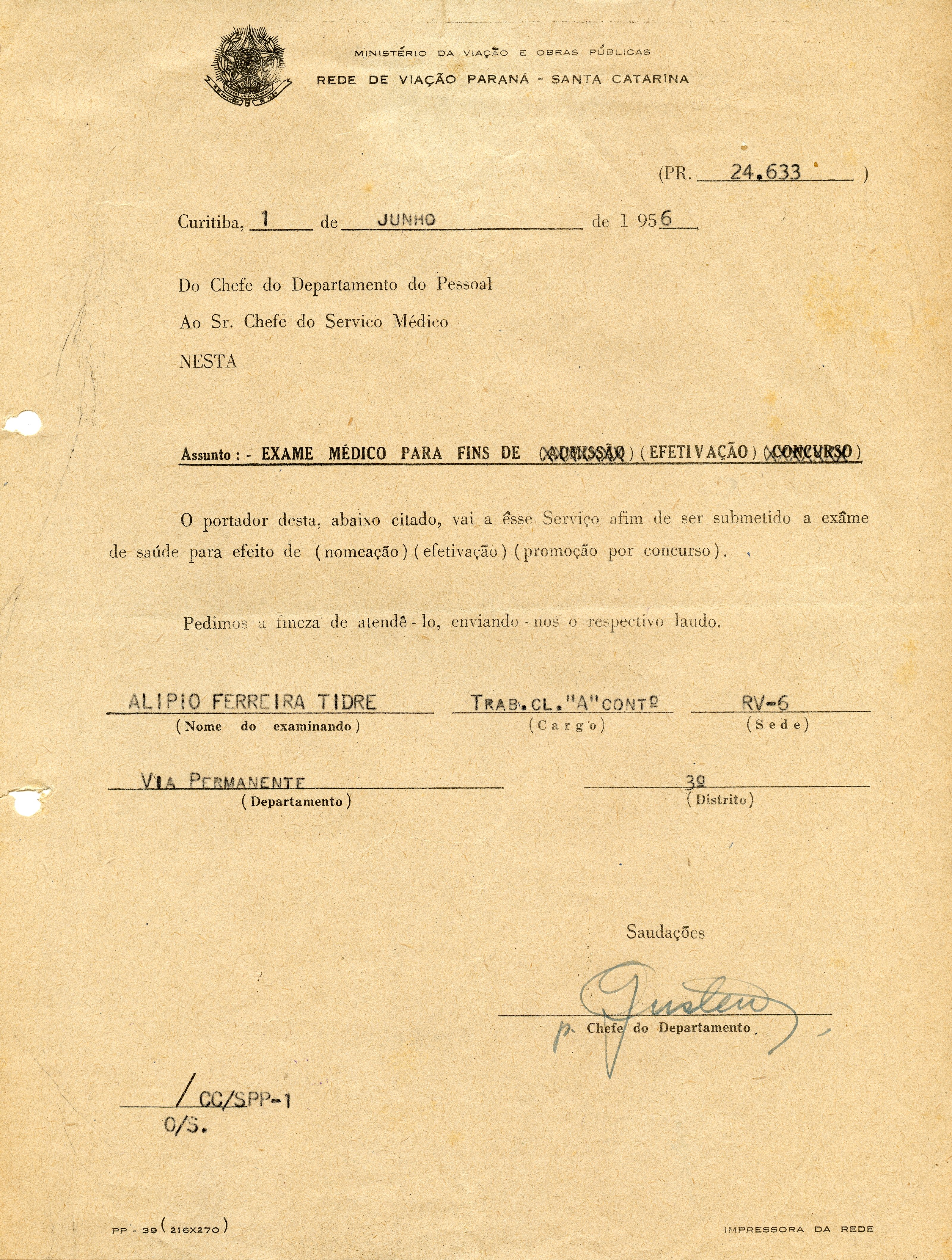 Documento oficial datilografado da Rede de Viação Paraná-Santa Catarina, datado de 1956, referente a um encaminhamento para exame médico de um funcionário. O papel apresenta timbre do Ministério da Viação e Obras Públicas e contém informações administrativas sobre a contratação de Alipio Ferreira Tidre.