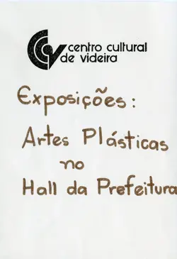 Este documento apresenta um anúncio ou cartaz informativo do Centro Cultural de Videira. O texto comunica a realização de exposições de artes plásticas no hall da prefeitura, utilizando uma tipografia simples e o logotipo da instituição.