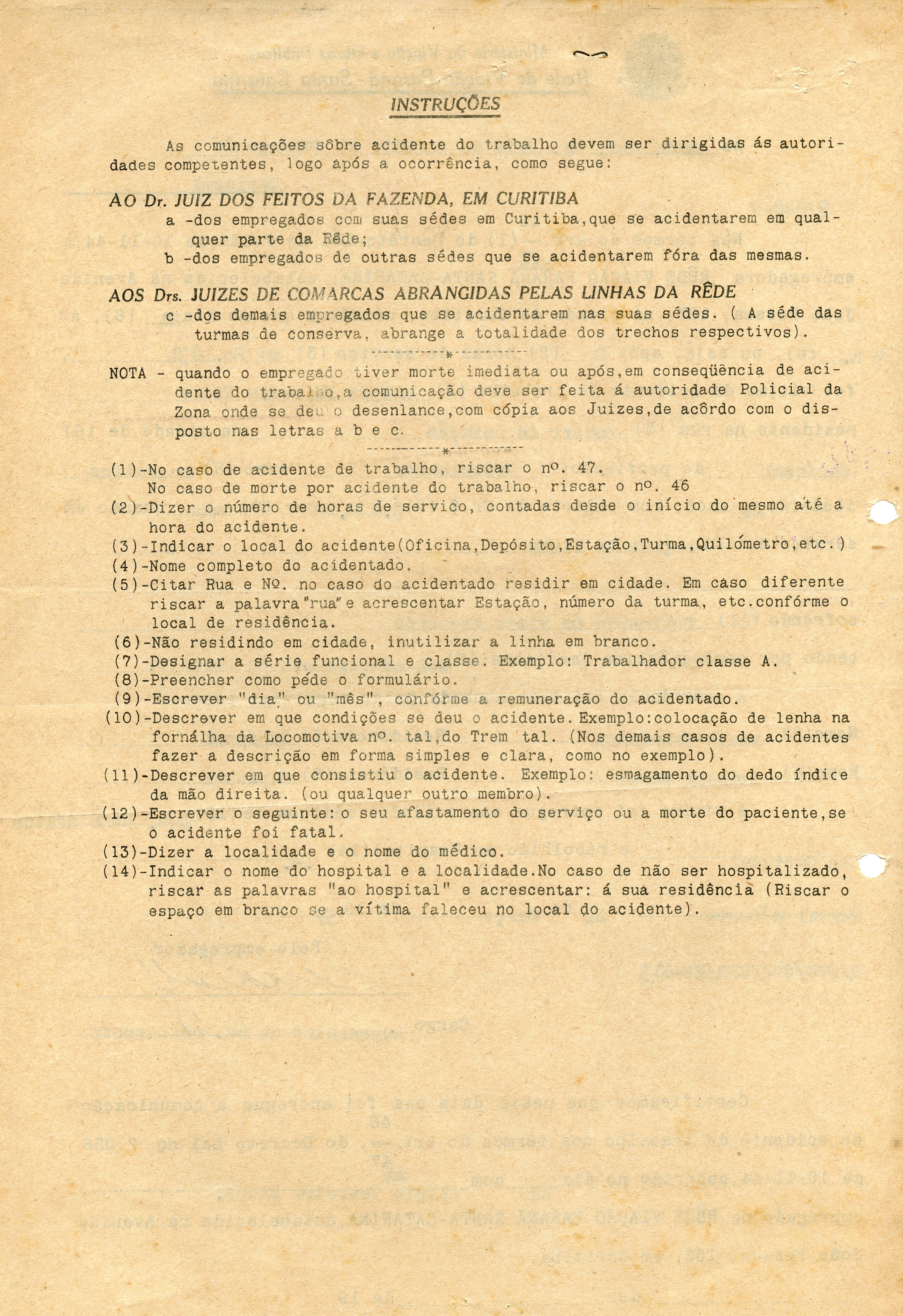 Este documento é um formulário de instruções para notificação de acidentes de trabalho em uma rede ferroviária brasileira. O texto detalha os procedimentos legais e administrativos para reportar acidentes a juízes e autoridades competentes, refletindo a burocracia corporativa de meados do século XX.
