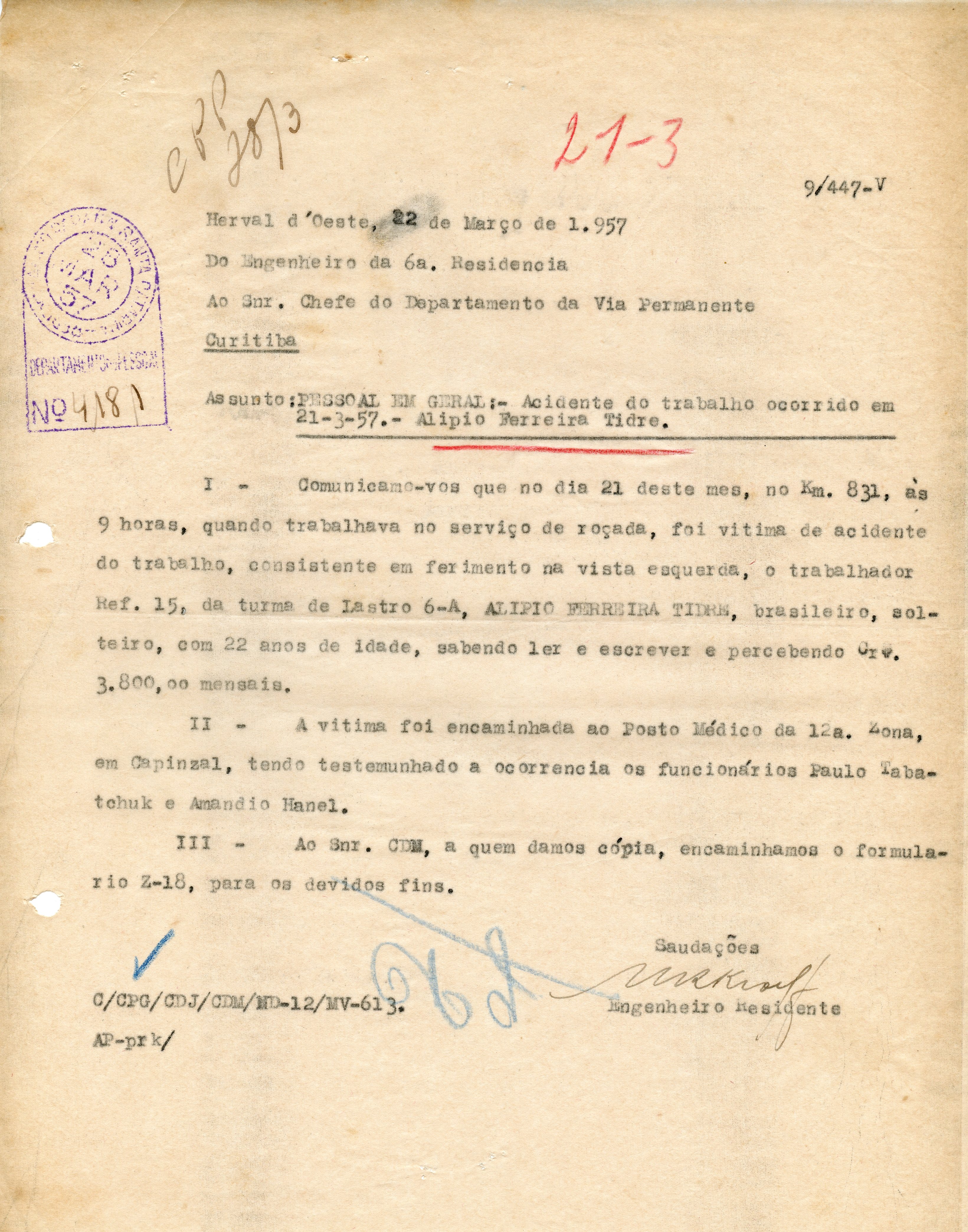 Documento oficial datilografado datado de 1957, comunicando um acidente de trabalho ocorrido em Herval d'Oeste. O texto detalha as circunstâncias do ferimento de um trabalhador ferroviário, incluindo carimbos oficiais e assinaturas, refletindo a burocracia administrativa da época.