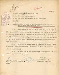 Documento oficial datilografado datado de 1957, comunicando um acidente de trabalho ocorrido em Herval d'Oeste. O texto detalha as circunstâncias do ferimento de um trabalhador ferroviário, incluindo carimbos oficiais e assinaturas, refletindo a burocracia administrativa da época.