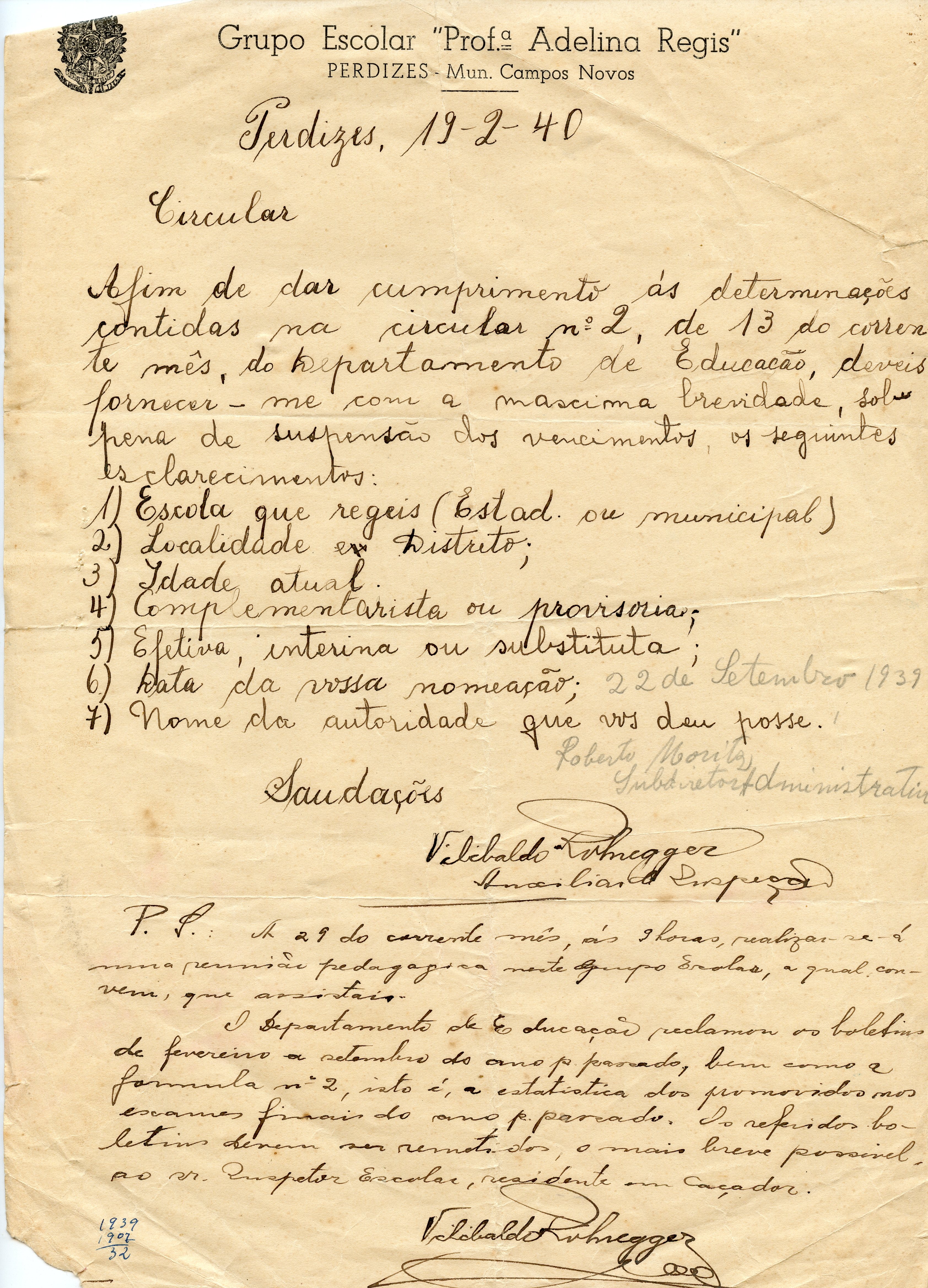 Documento oficial datado de 1940, emitido pelo Grupo Escolar Prof. Adelina Regis em Perdizes, Campos Novos. Trata-se de uma circular administrativa solicitando informações funcionais aos professores, com caligrafia cursiva bem preservada em papel envelhecido.