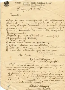 Documento oficial datado de 1940, emitido pelo Grupo Escolar Prof. Adelina Regis em Perdizes, Campos Novos. Trata-se de uma circular administrativa solicitando informações funcionais aos professores, com caligrafia cursiva bem preservada em papel envelhecido.