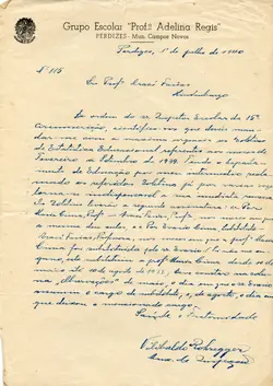Documento oficial datilografado e manuscrito em papel timbrado do Grupo Escolar Prof. Adelina Regis, localizado em Perdizes, Campos Novos. O texto é uma comunicação administrativa datada de 1 de julho de 1940, solicitando com urgência boletins de estatística educacional referentes ao ano de 1939.